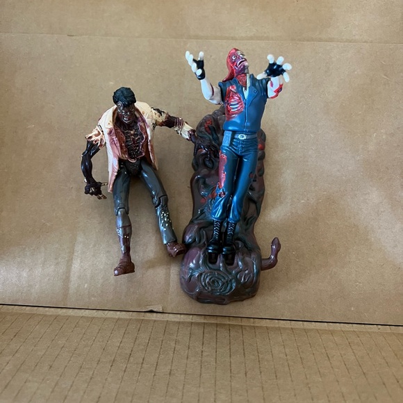 Resident Evil Lab Coat Zombie & Forest Speyer
Action Figures 1998 Toy Biz Capcom - Picture 2 of 6